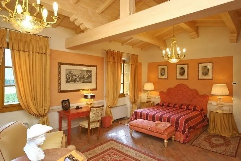 Villa Nicola Lucca 0*,  Italy